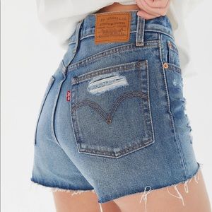 levi wedgie short🤍💫